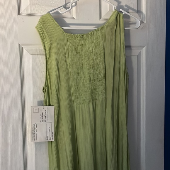 Still has tags on it. Light green - Picture 3 of 6